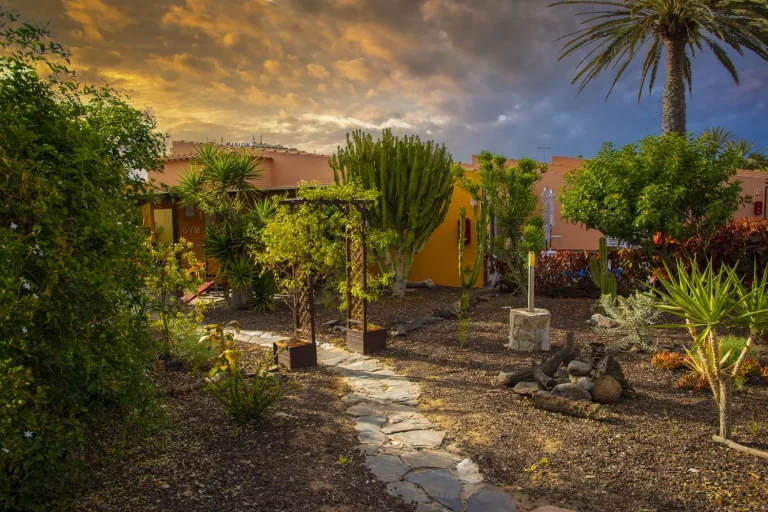 Tropical La Zona – Gay Bungalows